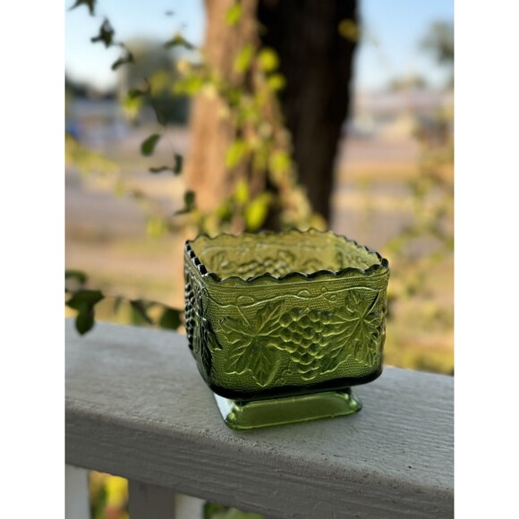 Vintage Anchor Hocking Square Green Glass  Dish Bowl Grapes and Leaves - Picture 3 of 4